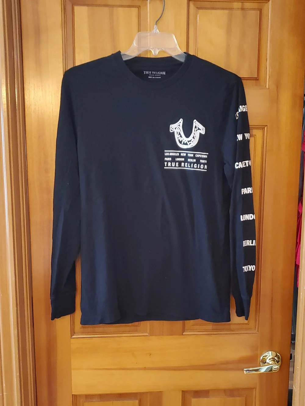 True Religion Men Long-Sleeve Logo World Tour Graphic Tee - Black & White Size M